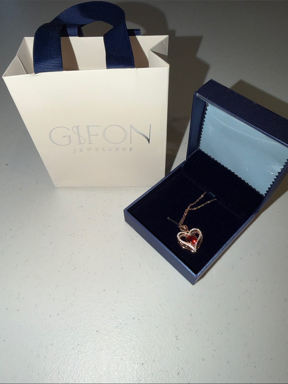 #531. Heart necklace - Picture 1 of 7